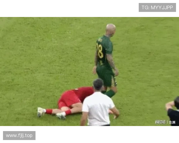 国脚回应被薅头发事件：误解与语言障碍